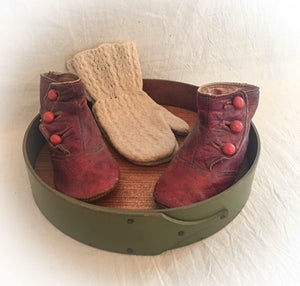 Shaker Style Round Stitchers Tray, LeHays Shaker Boxes, Handcrafted in Maine, Green Milk Paint Finish, Shown Holding Items